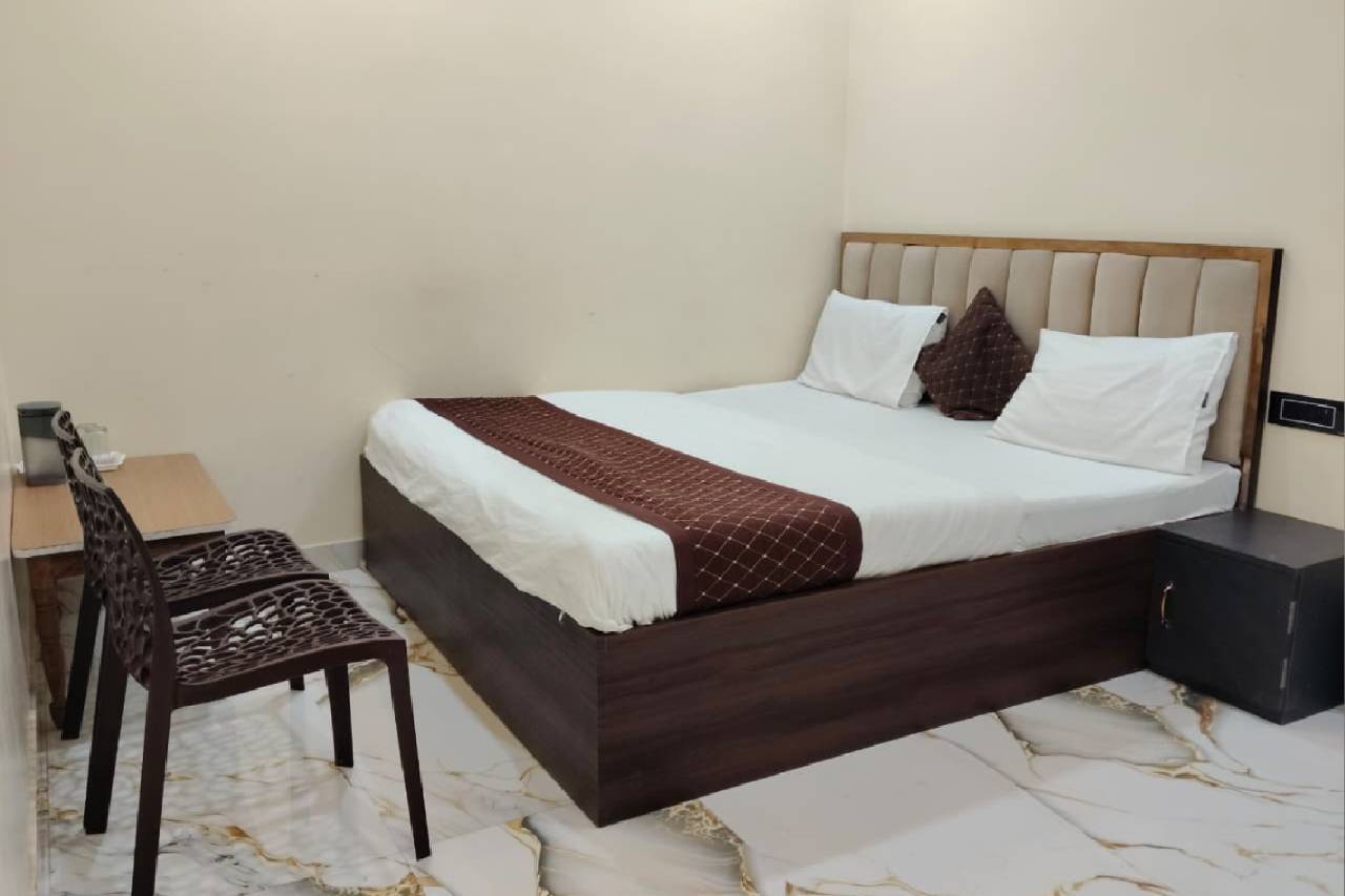 deluxe hotel rooms in Varanasi