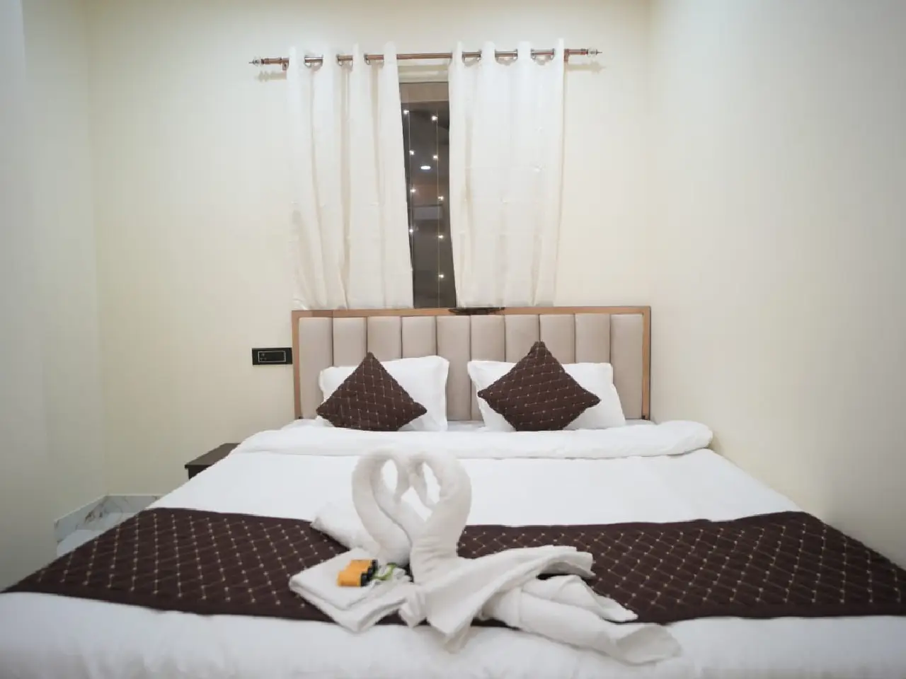 Family-friendly standard hotel rooms in Varanasi